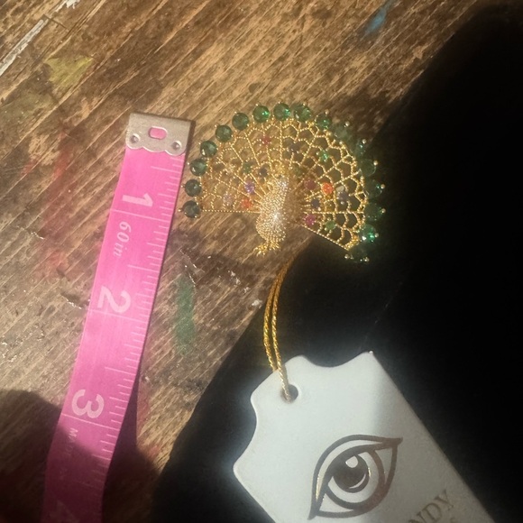 Super fun & fabulous Gold &Green Peacock Ring! Add some flair to your fashion🦚 - Picture 3 of 8